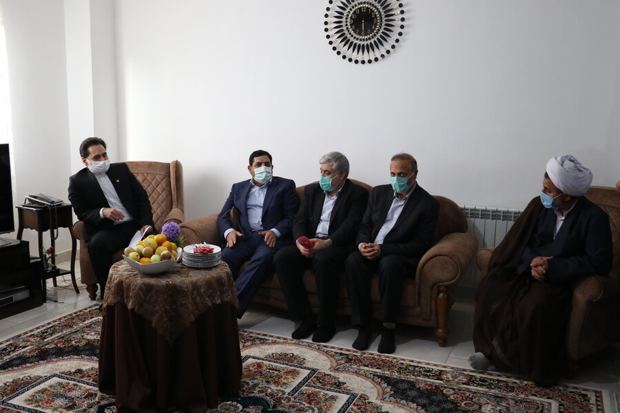 بازدید رئیس ستاد اجرایی فرمان حضرت امام (ره) از منازل تکمیل شده خانواده های دو معلول در مسکن مهر رشت
